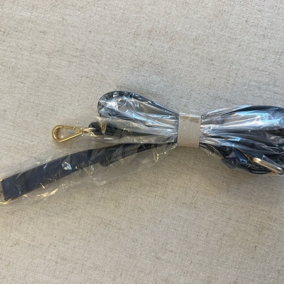 NWOT Navy Tote Bag with Adjustable Straps - Picture 6 of 9